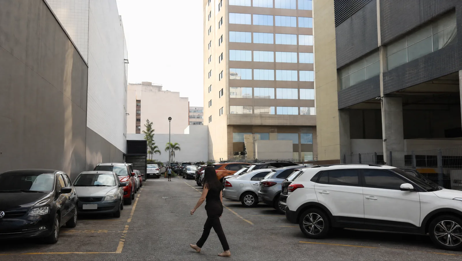 Garagem urbana no centro de Londrina, alternativa aos estacionamentos baratos do aeroporto